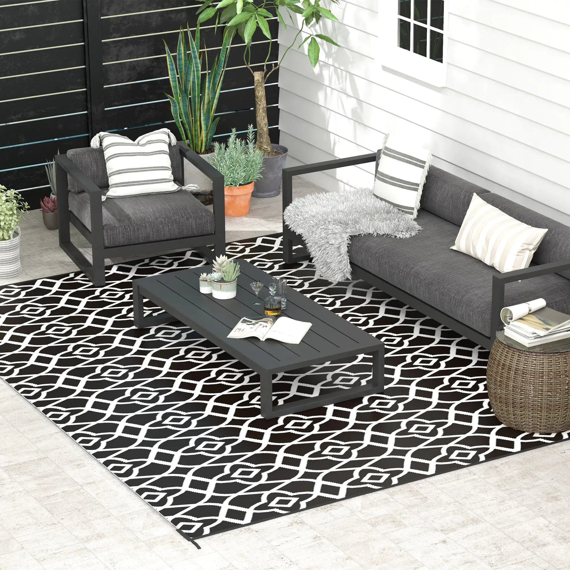 Outsunny 9' x 12' Reversible Outdoor Rug – Waterproof Plastic Straw Mat with Carry Bag, Black & White Clover